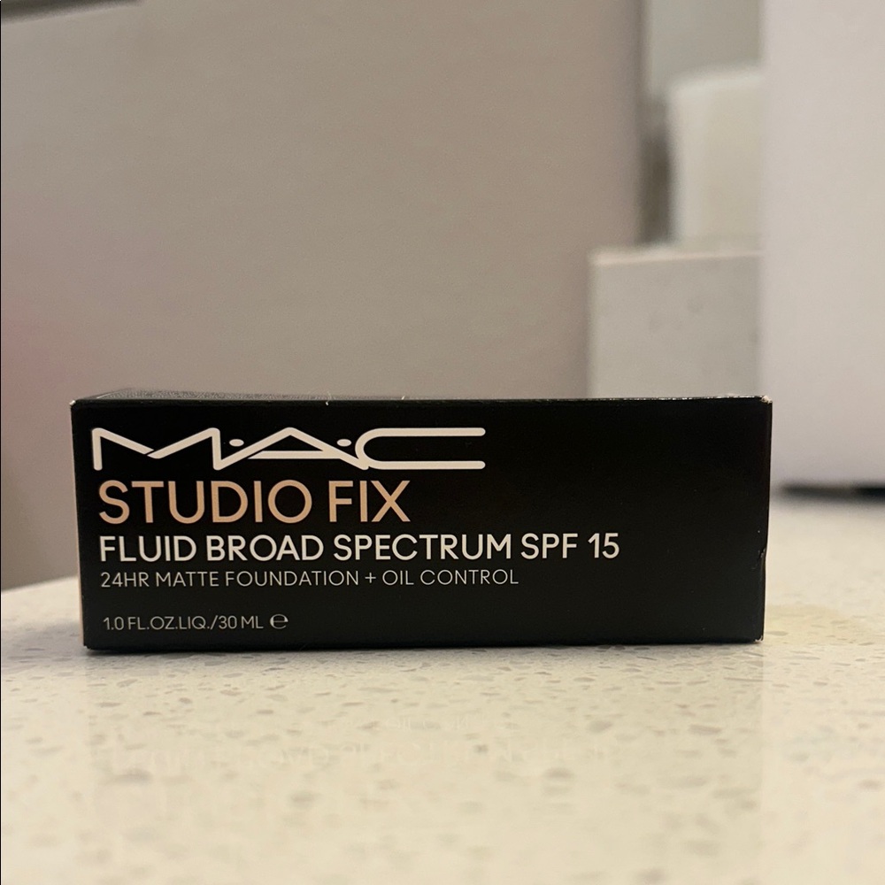 MAC Cosmetics Studio Fix Fluid Foundation SPF 15